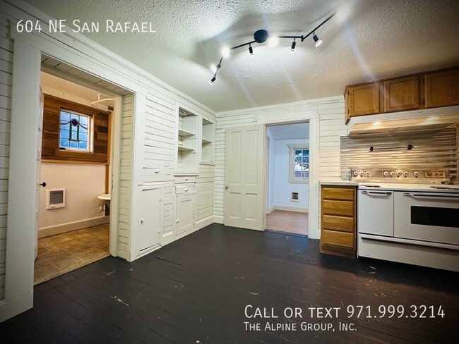 Building Photo - 604 NE San Rafael St