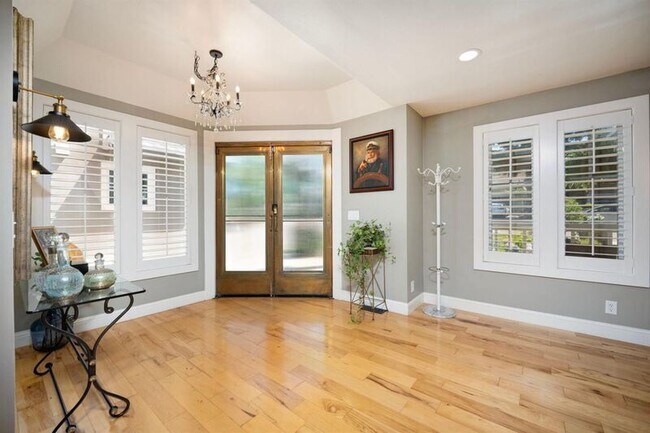 Building Photo - 12422 Homestead Way