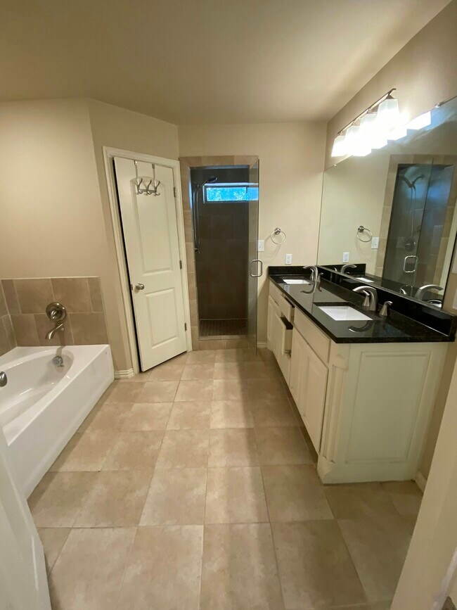 Building Photo - 1705 Carverly Dr