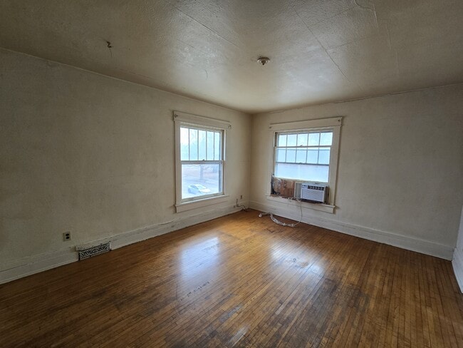 Building Photo - 118 Harrison St