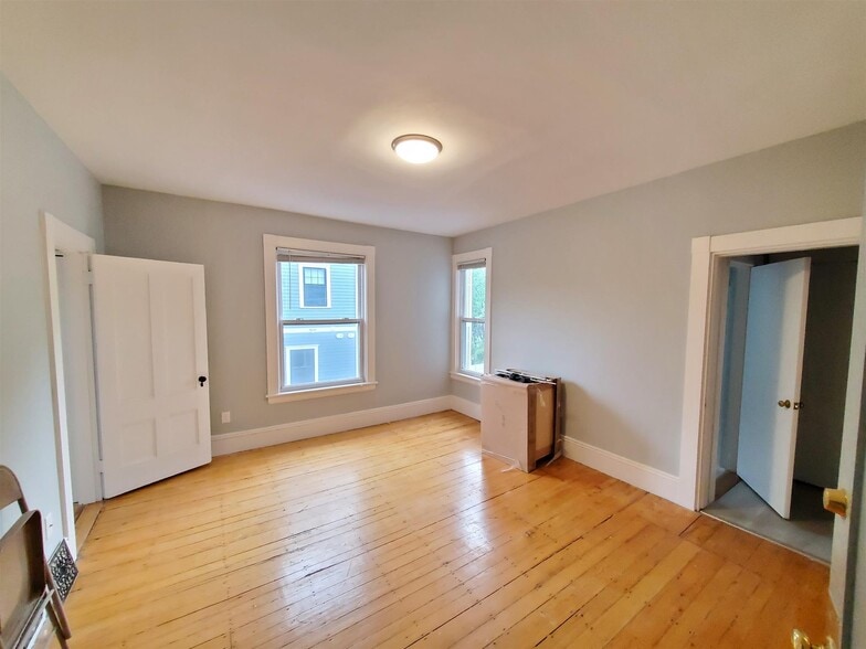 Building Photo - 146 Highland Ave