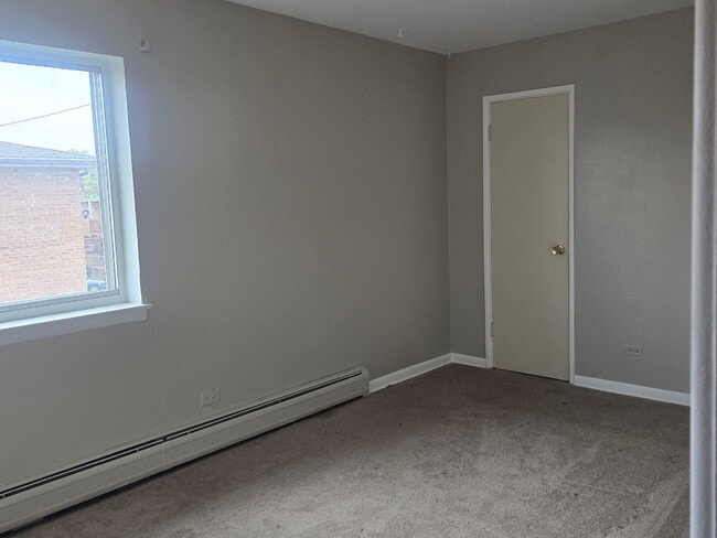 Building Photo - 9595 Maple Dr