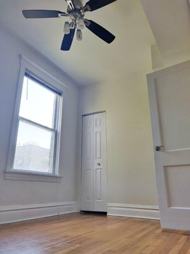 Building Photo - 3909 W Schubert Ave