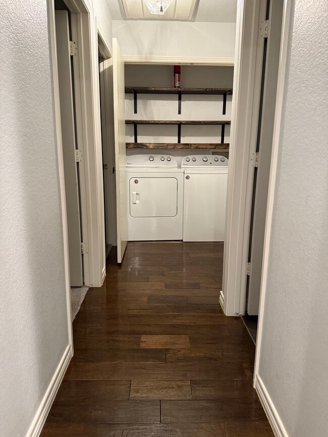 Building Photo - 2950 Crestline Dr