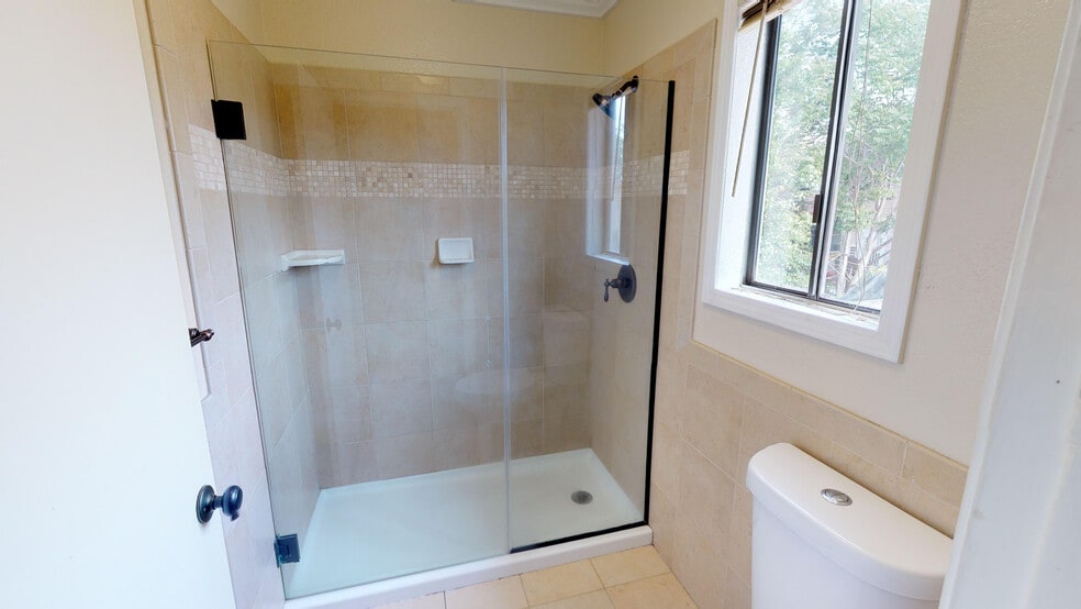 Building Photo - 669 35th St