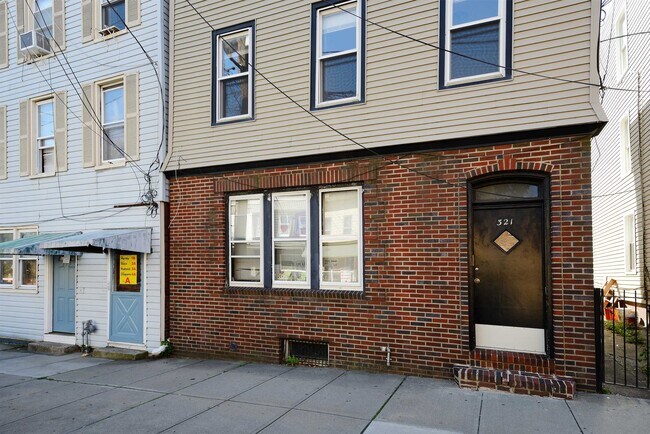 Building Photo - 321 5th St