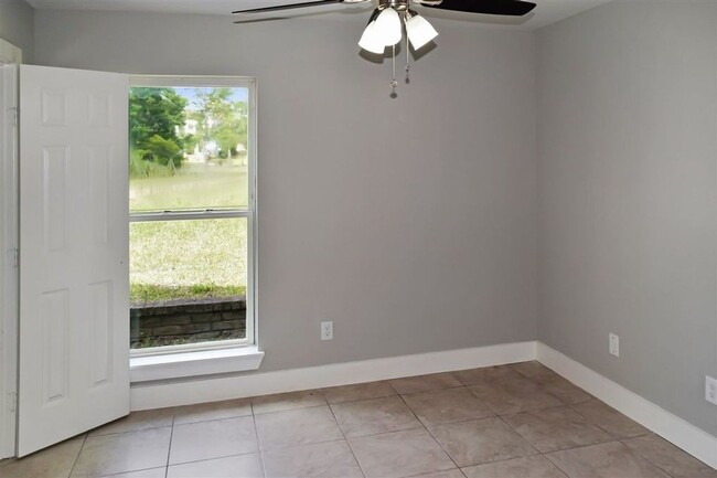 Building Photo - Gorgeous all renovated Home in Lumberton, TX!