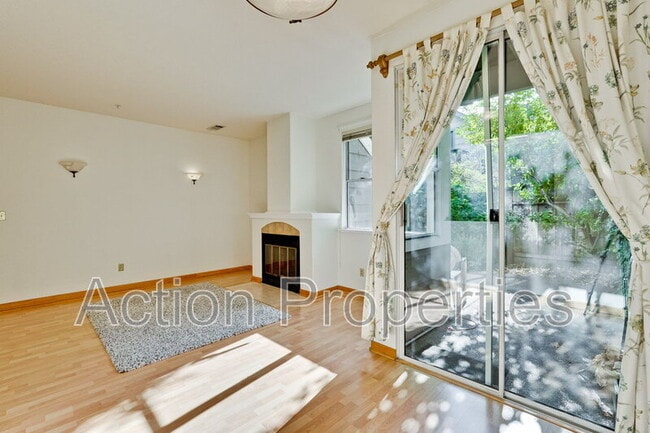 Building Photo - 409 Hillwood Ct
