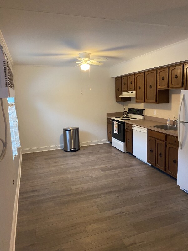 Building Photo - 131 Dutton St