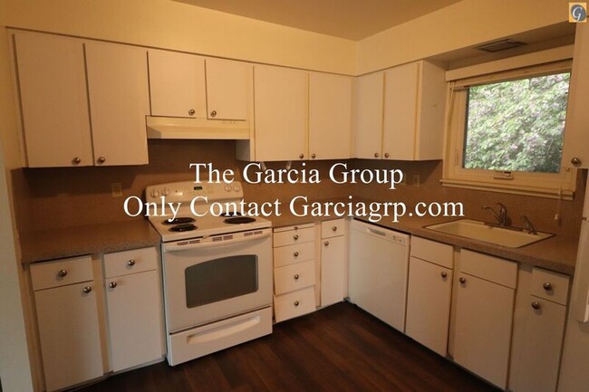 Building Photo - 15205 SW 119th Ave