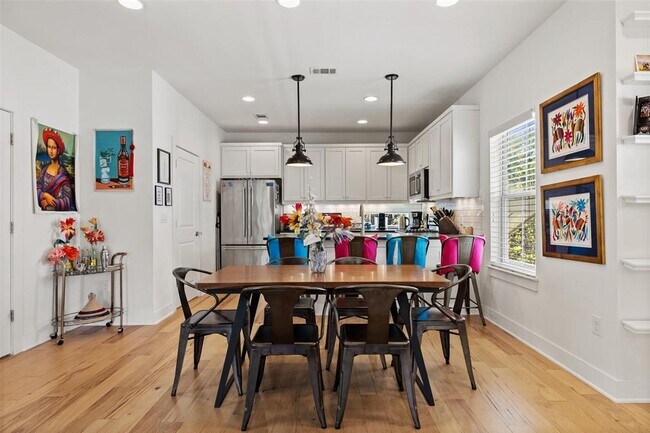 Building Photo - 2713 Halcyon Dr