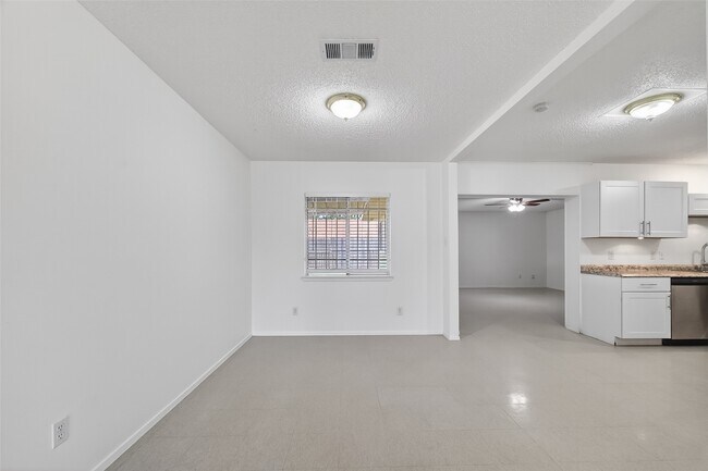 Building Photo - 15022 Chipman Ln.