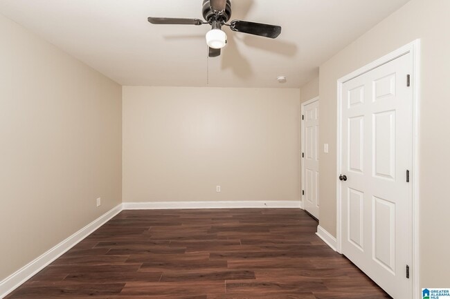 Building Photo - 305 Russet Cove Cir