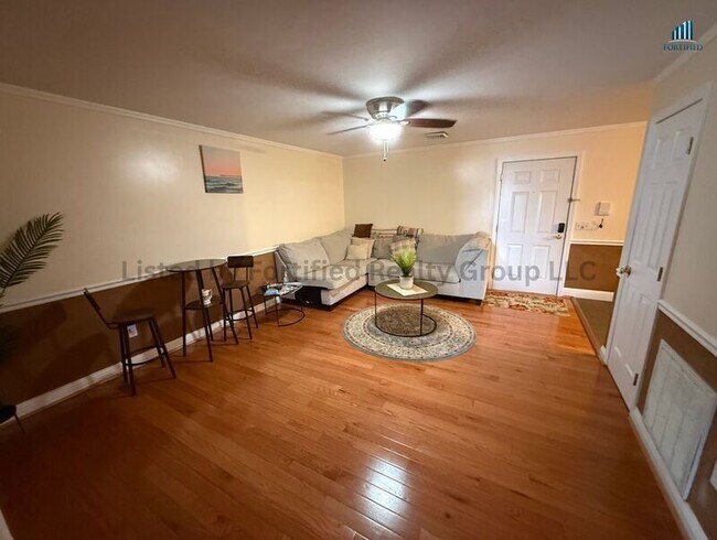 Building Photo - 1556 N Main St