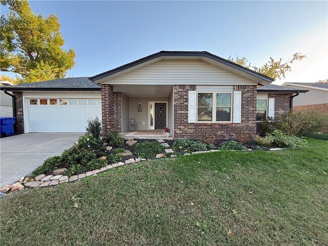 Primary Photo - 2714 W Fir St