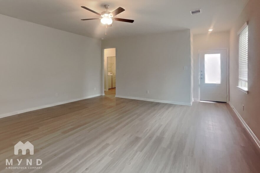 Building Photo - 15431 Maple Ter Dr