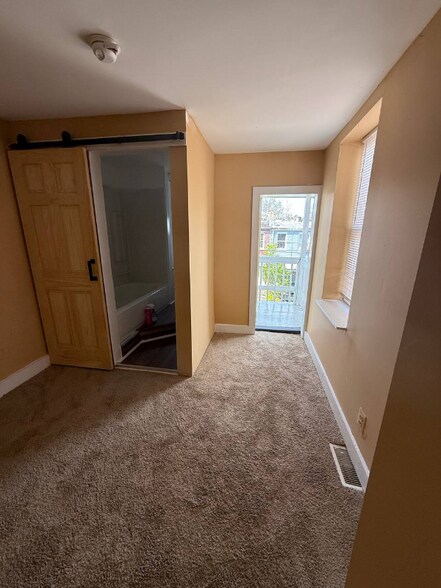 Building Photo - 2026 Walbrook Ave