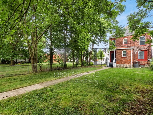 Building Photo - 806 Sullivant Ave