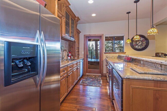 Building Photo - 635 Lariat Cir