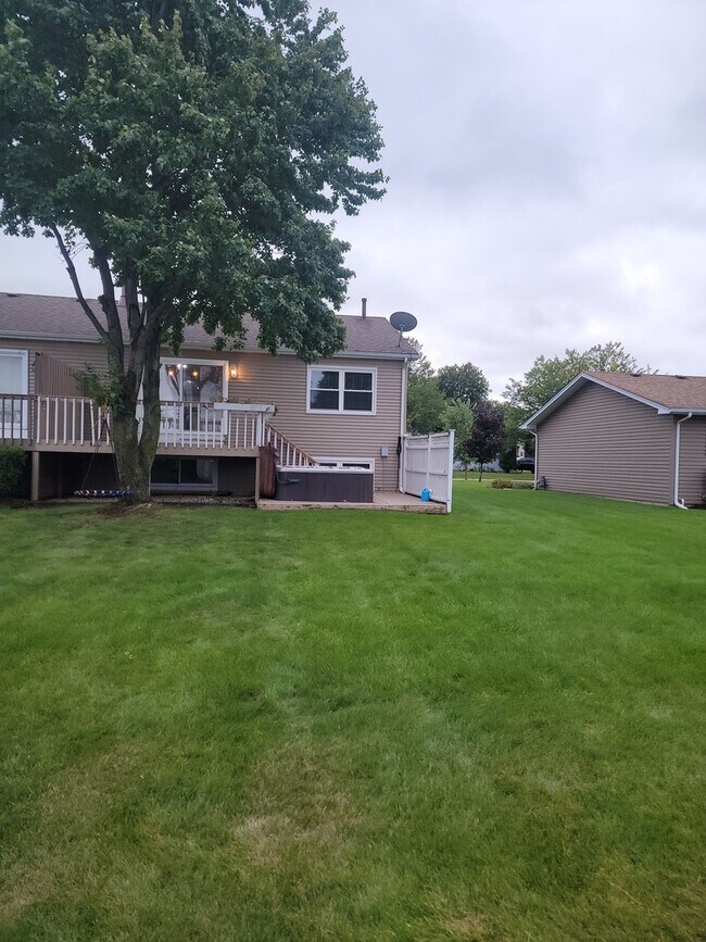 Building Photo - 203 Meadows Dr