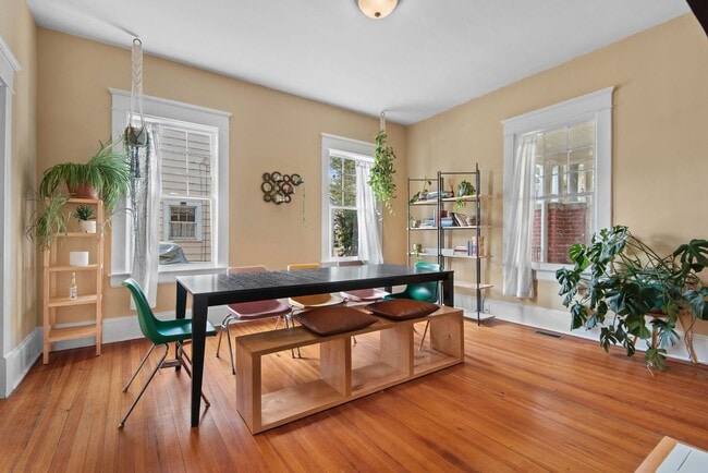 Building Photo - Gorgeous Home in Durham!