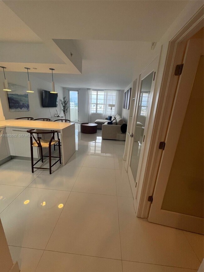 Building Photo - 100 Lincoln Rd