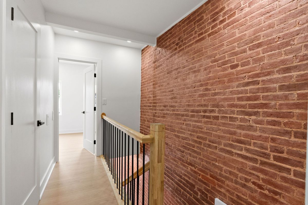 Building Photo - 203 S Madeira St