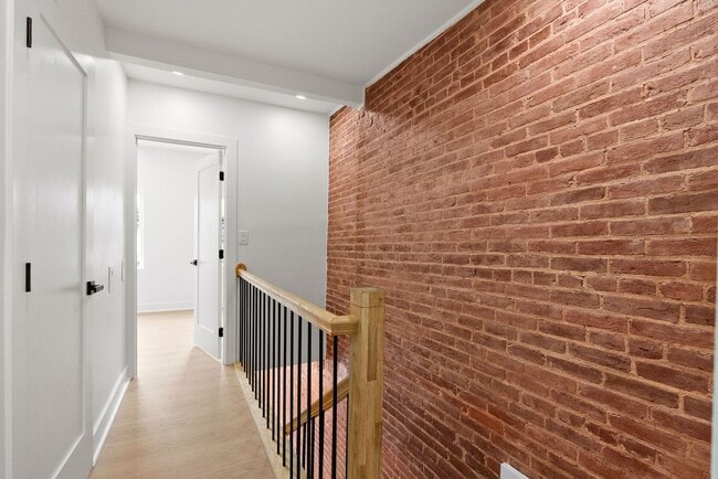 Building Photo - 203 S Madeira St