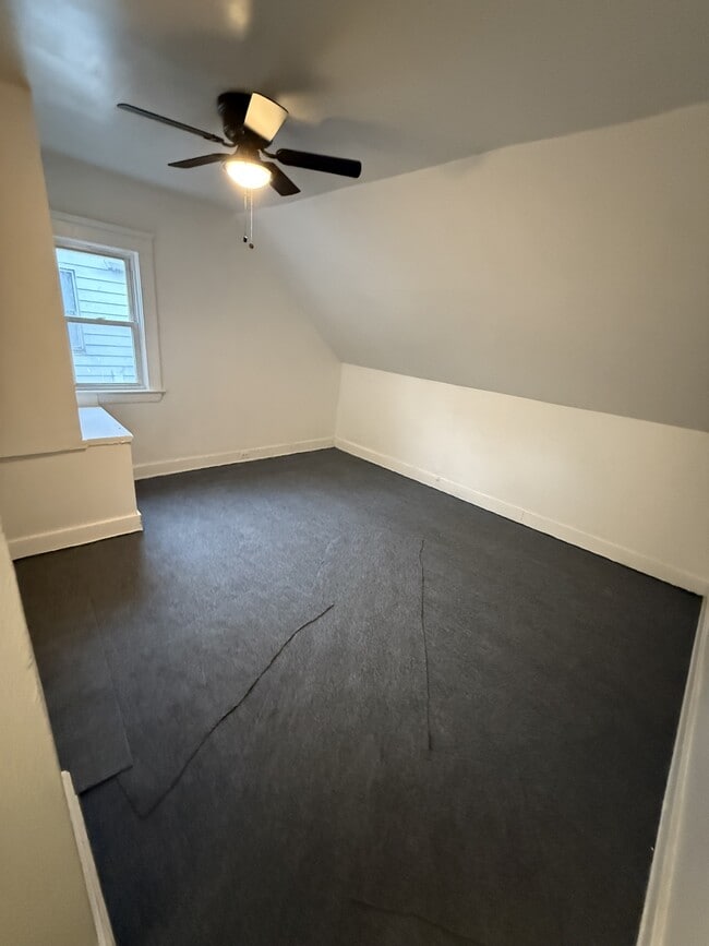 Building Photo - 2840 E 122nd St