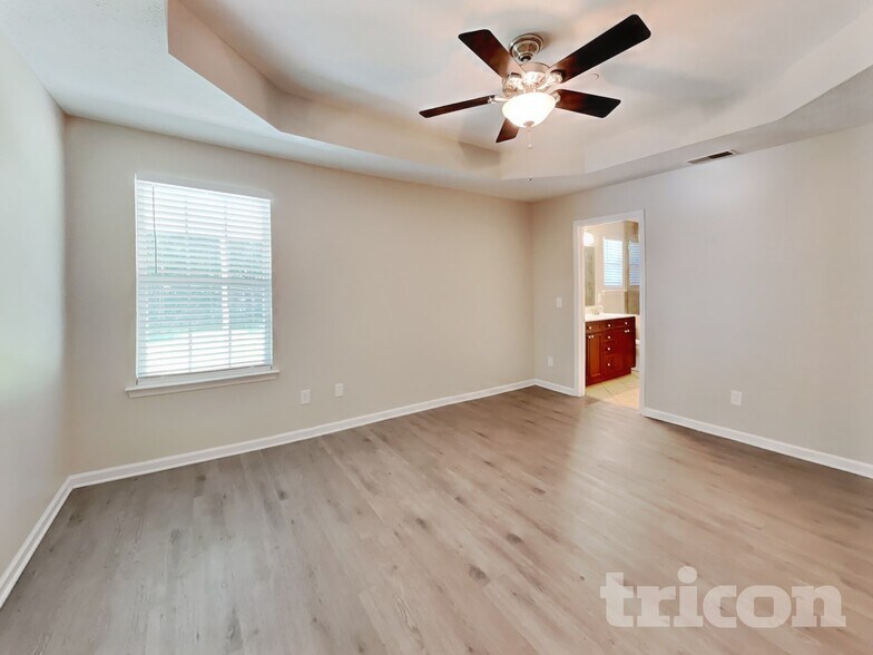Building Photo - 605 Silverhill Dr