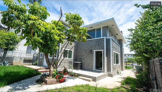 Building Photo - 835 N Raymond Ave
