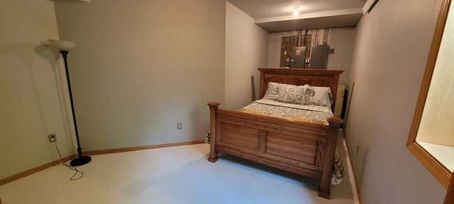 Building Photo - Fully Furnished 3 Bedroom House