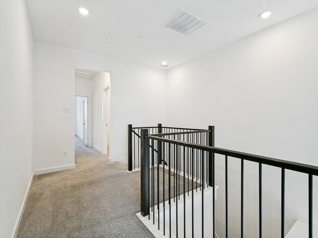 Building Photo - 2728 Shelby Dr