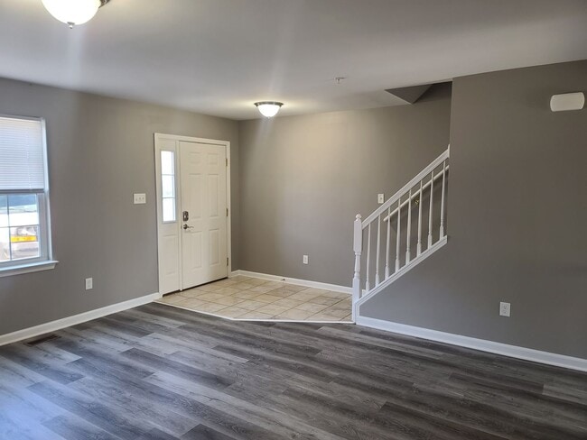 Building Photo - 3 Bedroom 2 1/2 bath Townhome for Rent in Waynesboro
