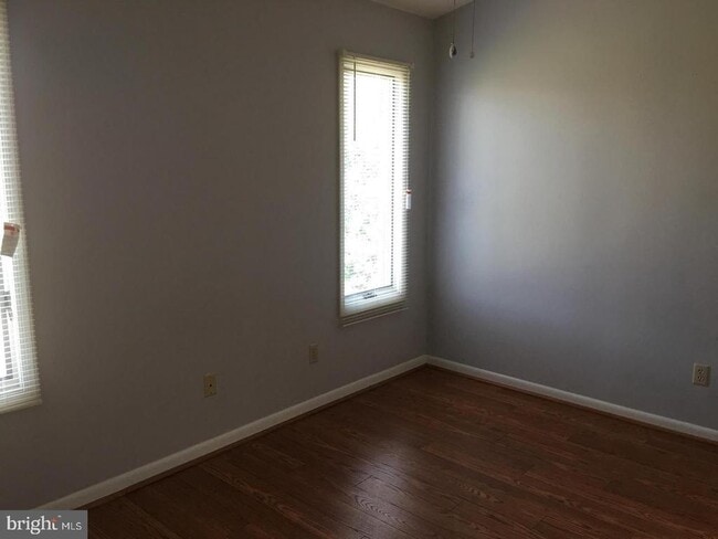 Building Photo - 17 Cambridge Ln