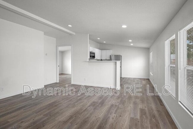 Building Photo - 403 N Walnut St