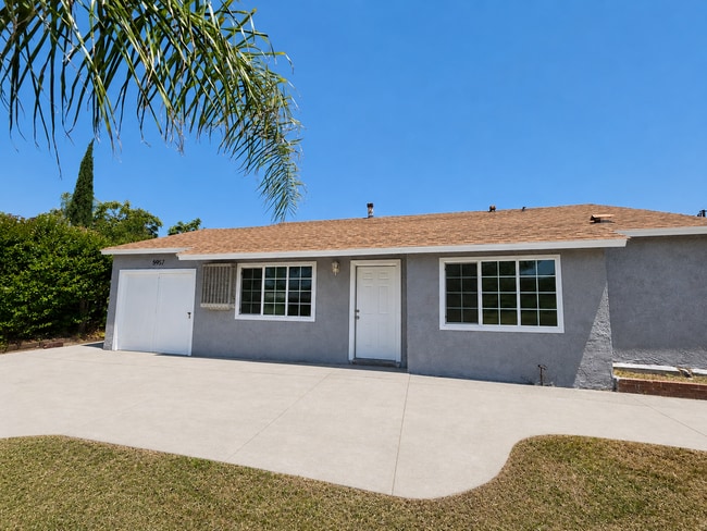 Building Photo - Spacious 4-bedroom, 2-bath house in San Bernardino near Del Rosa & Lynwood.