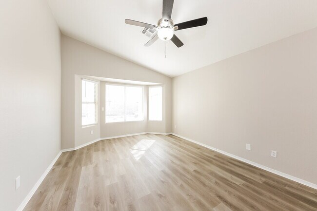 Building Photo - 8819 W Kings Ave