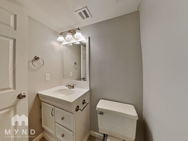 Building Photo - 531 N Lesueur