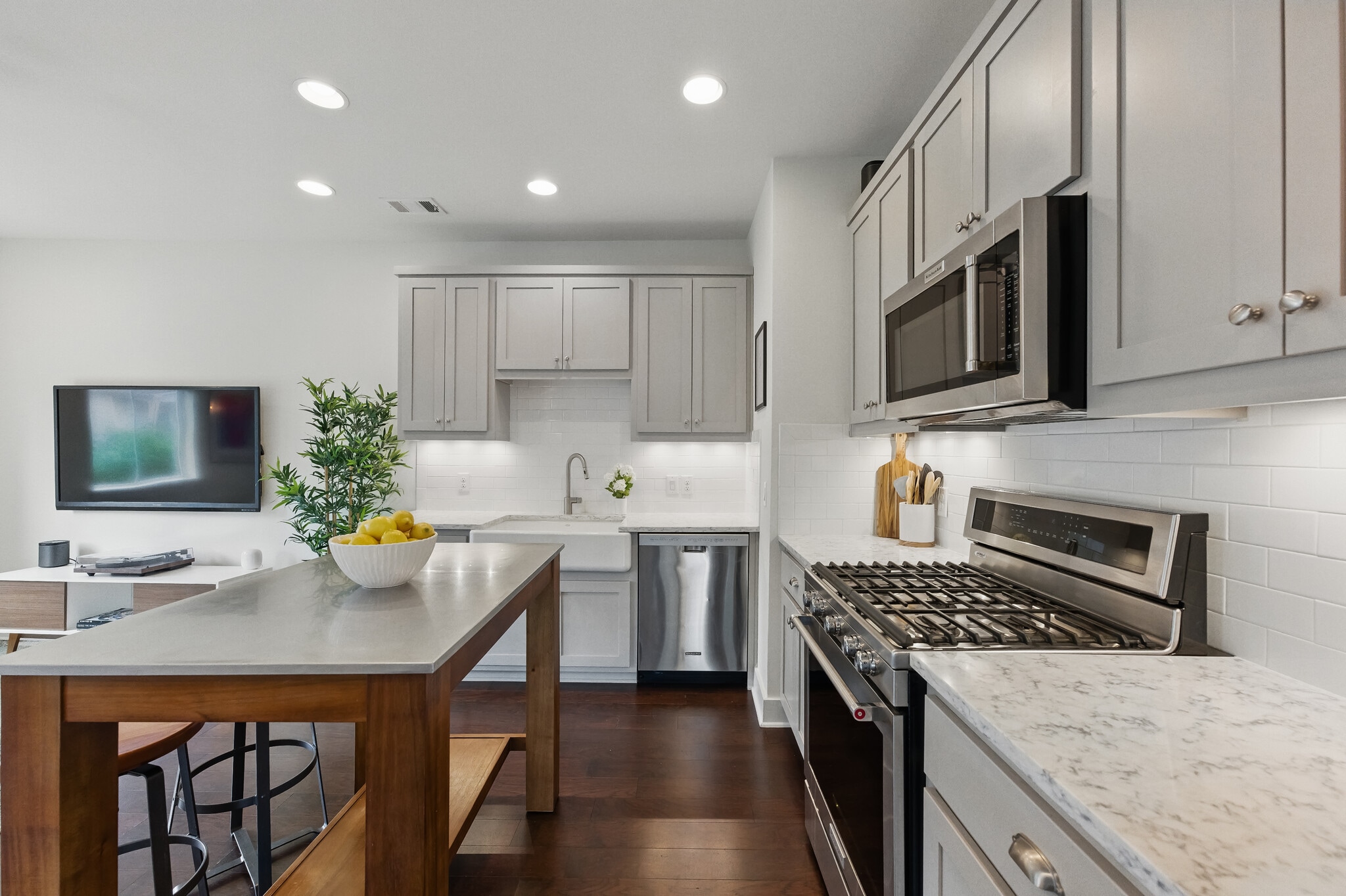 Building Photo - 2710 Halcyon Dr