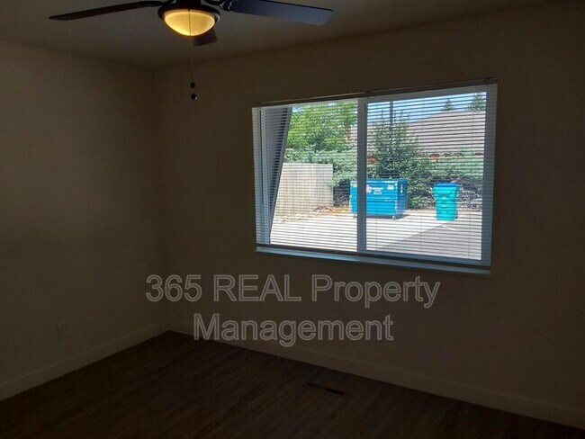 Building Photo - 1701 Palm Dr