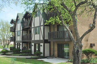 Building Photo - 1110 Chalet Dr