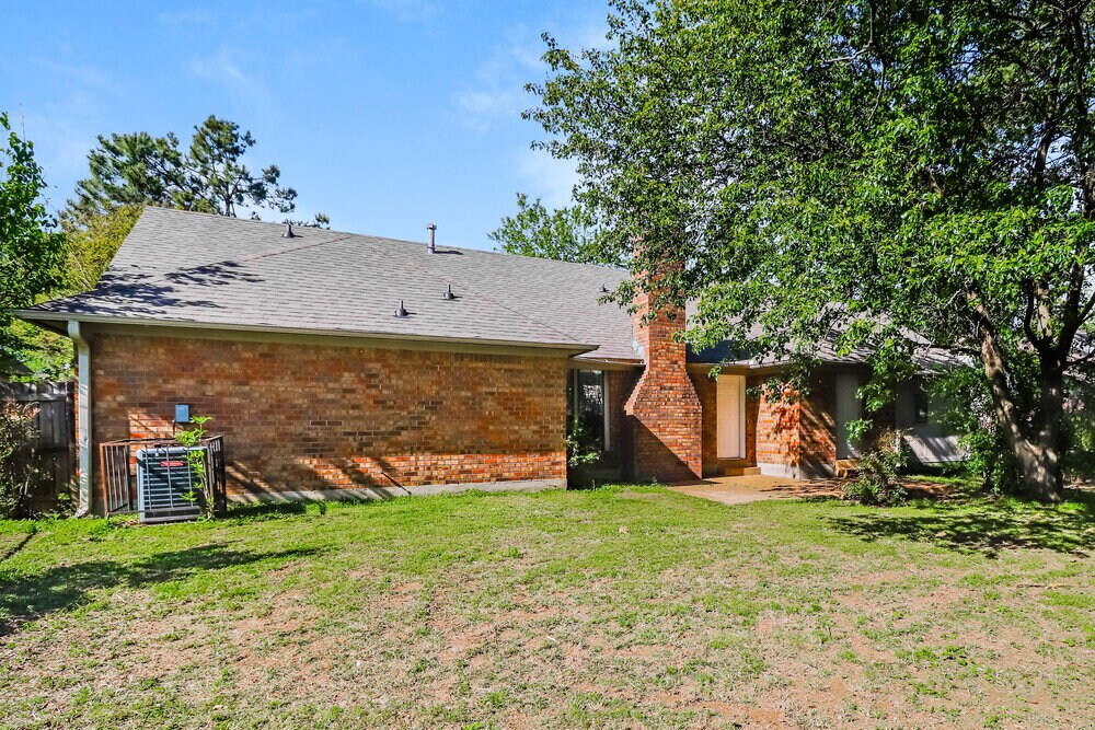 Building Photo - 6779 Cleary Dr