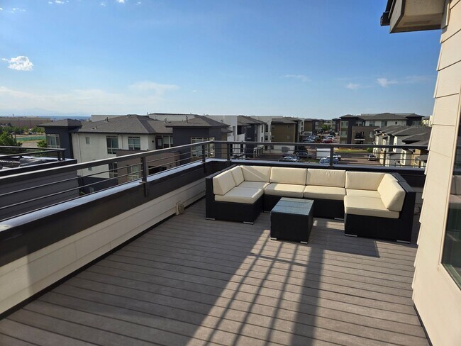Building Photo - Amazing townhome in Central Park near Nort...