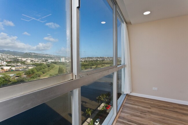 Building Photo - Walking Distance to the Beach & Furnished....