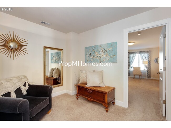 Building Photo - Charming Damascus Three Bedroom Townhome i...