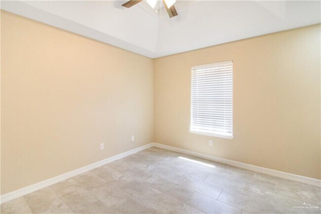 Building Photo - 28 N Champagne