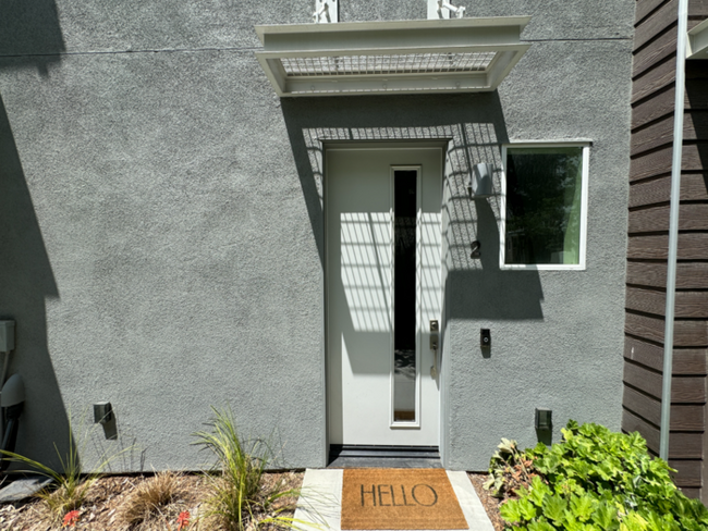 Building Photo - Luxurious 3 Bedroom 2 Bathroom Townhome in...