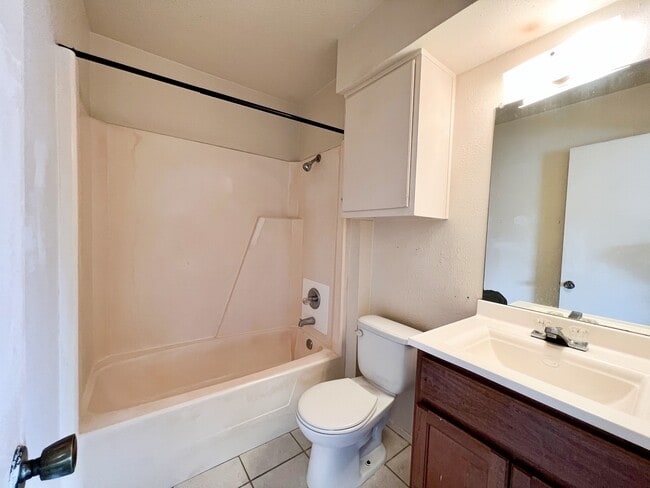 Building Photo - 709 Ruth Ct