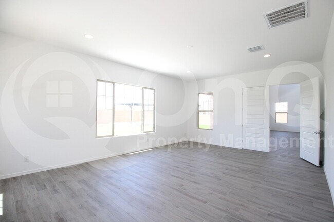 Building Photo - 19031 E Braeburn Ln
